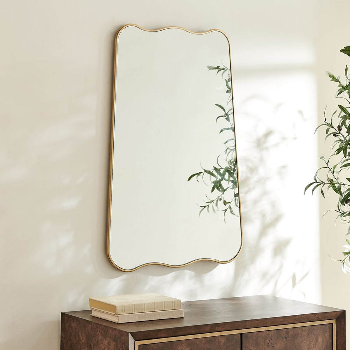 Keiichi Olivia Scalloped Mirror in Gold
