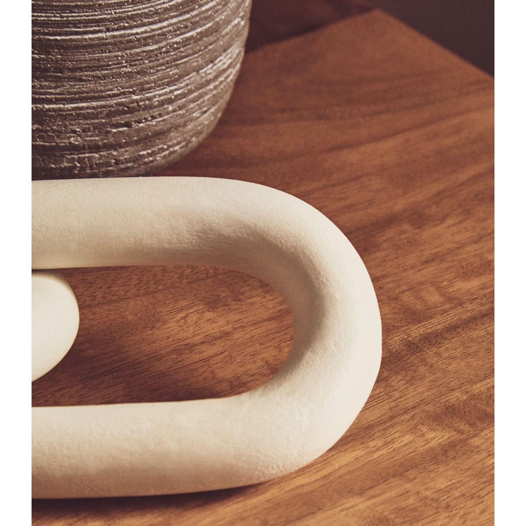 Cato White Wood 2 Link Chain Decor   Nicholas John Interiors