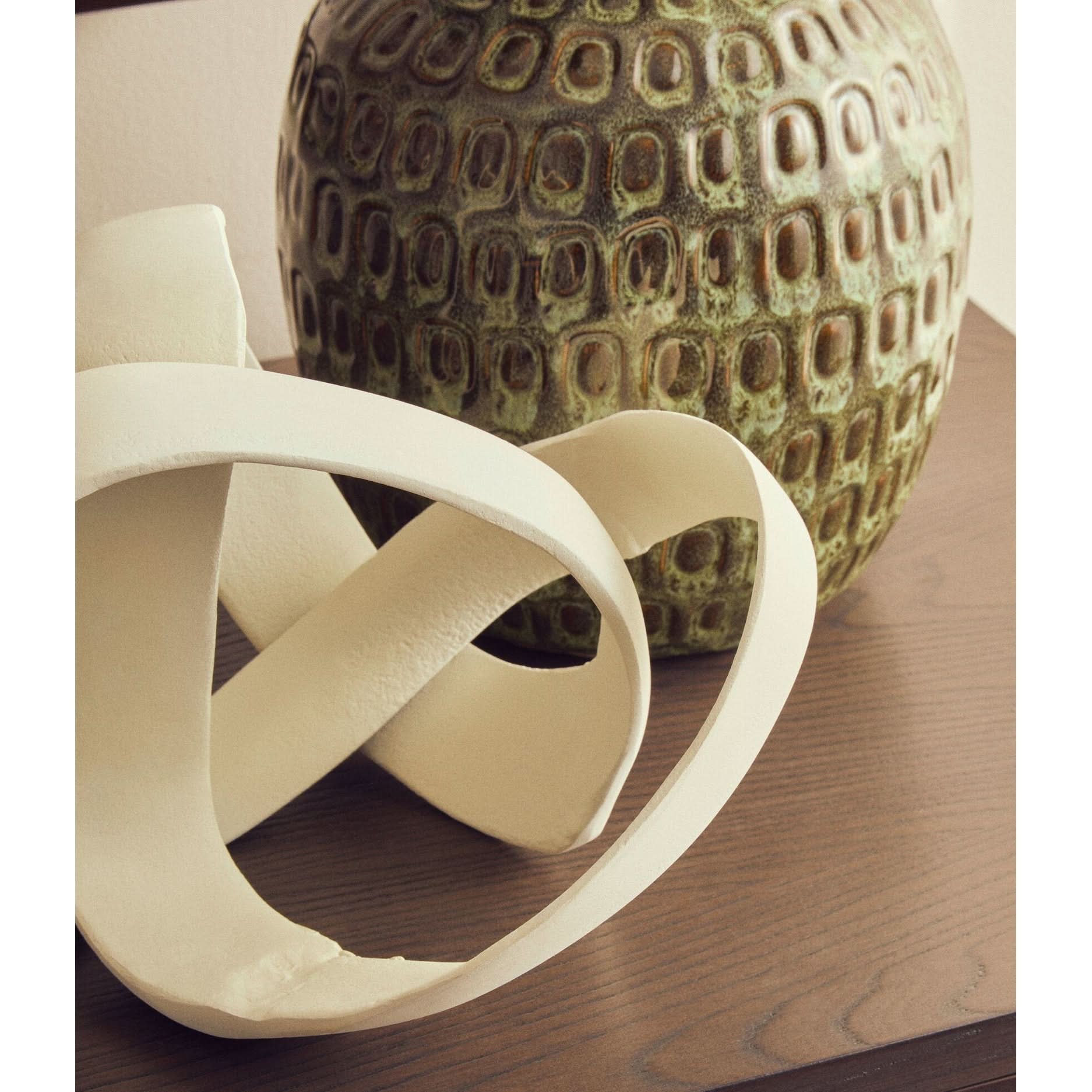 Prato Ivory Finish Knot Sculpture   Nicholas John Interiors