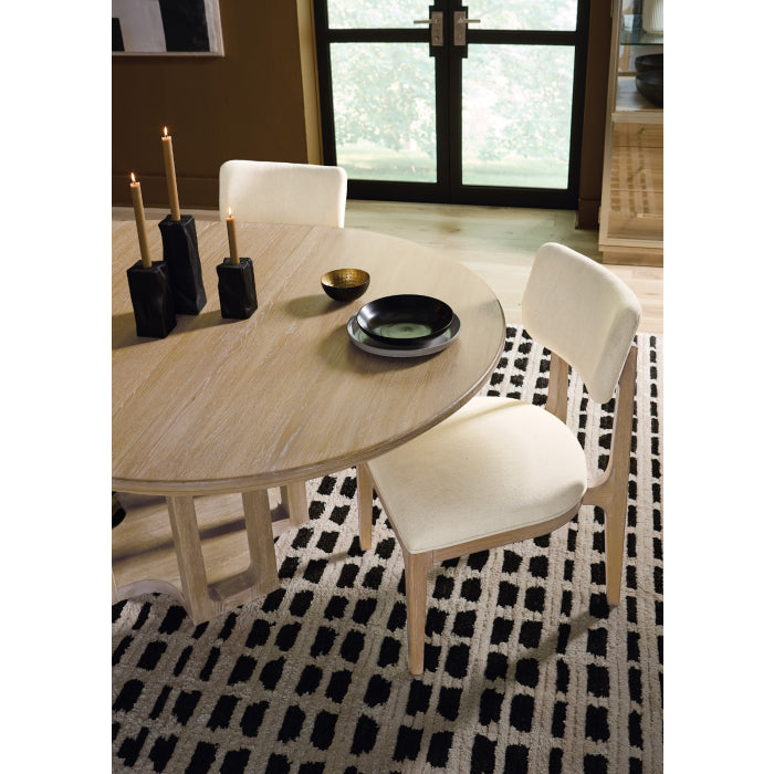 Hooker Furniture Banyon Bay Round Extending Dining Table - 137-183cm
