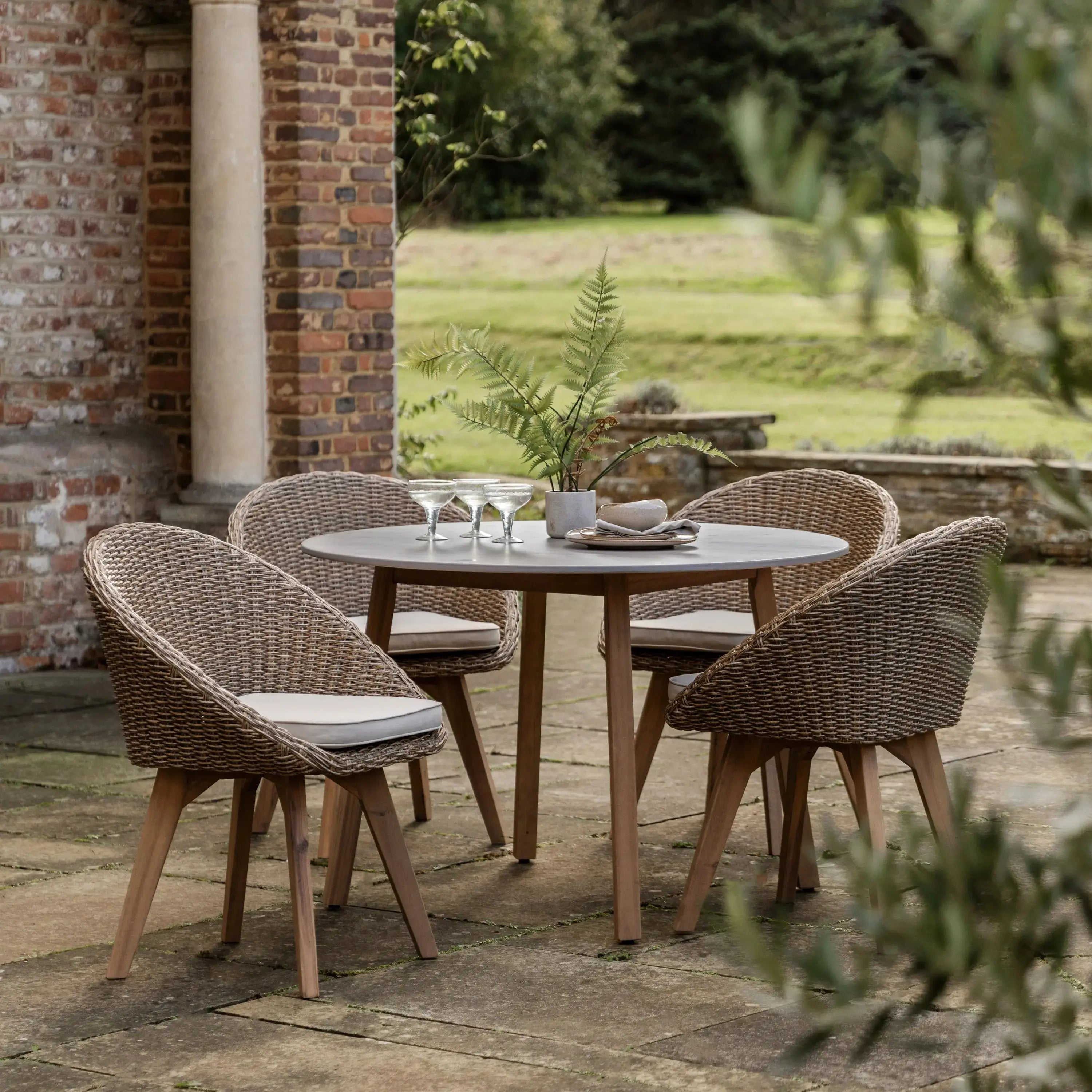 Avenza 4 Seater Round Dining Set   Nicholas John Interiors