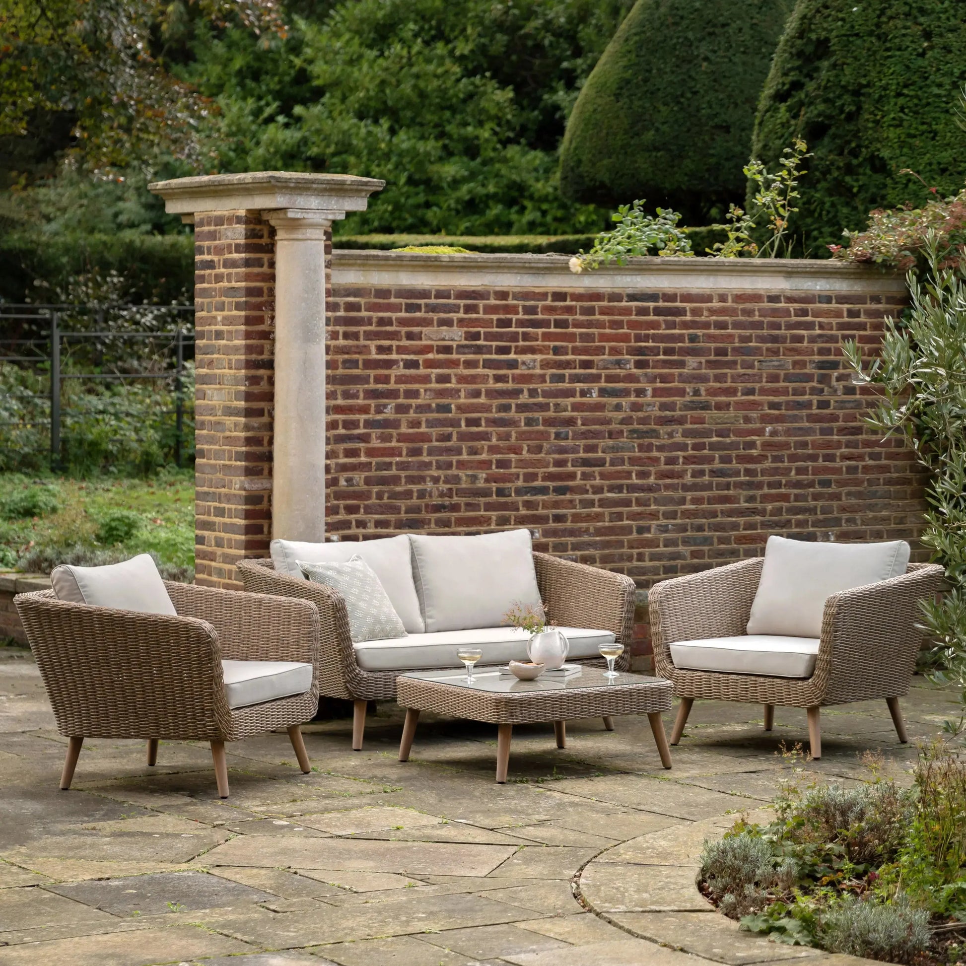 Avenza Lounge Set Outdoor furniture   Nicholas John Interiors