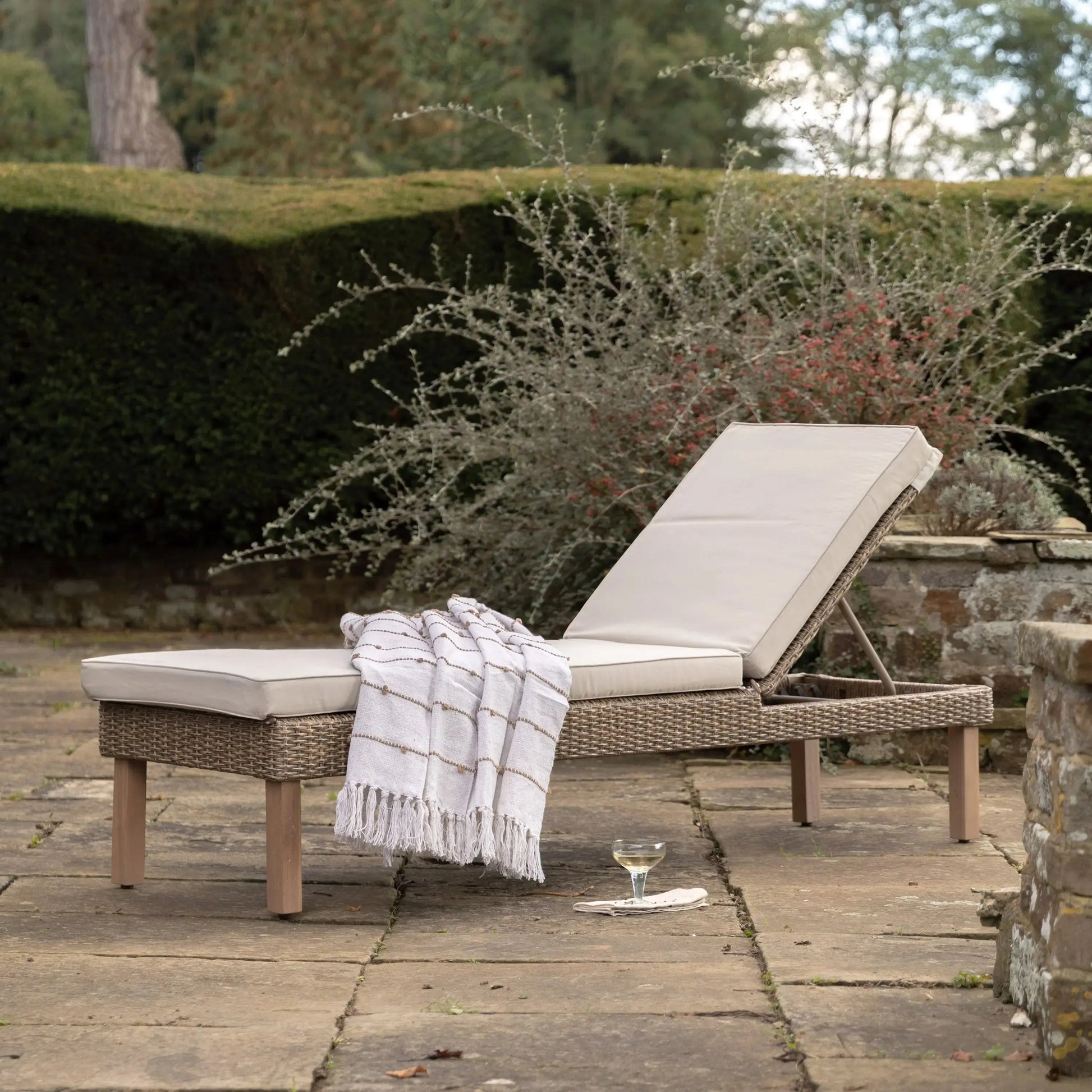 Avenza Lounger   Nicholas John Interiors