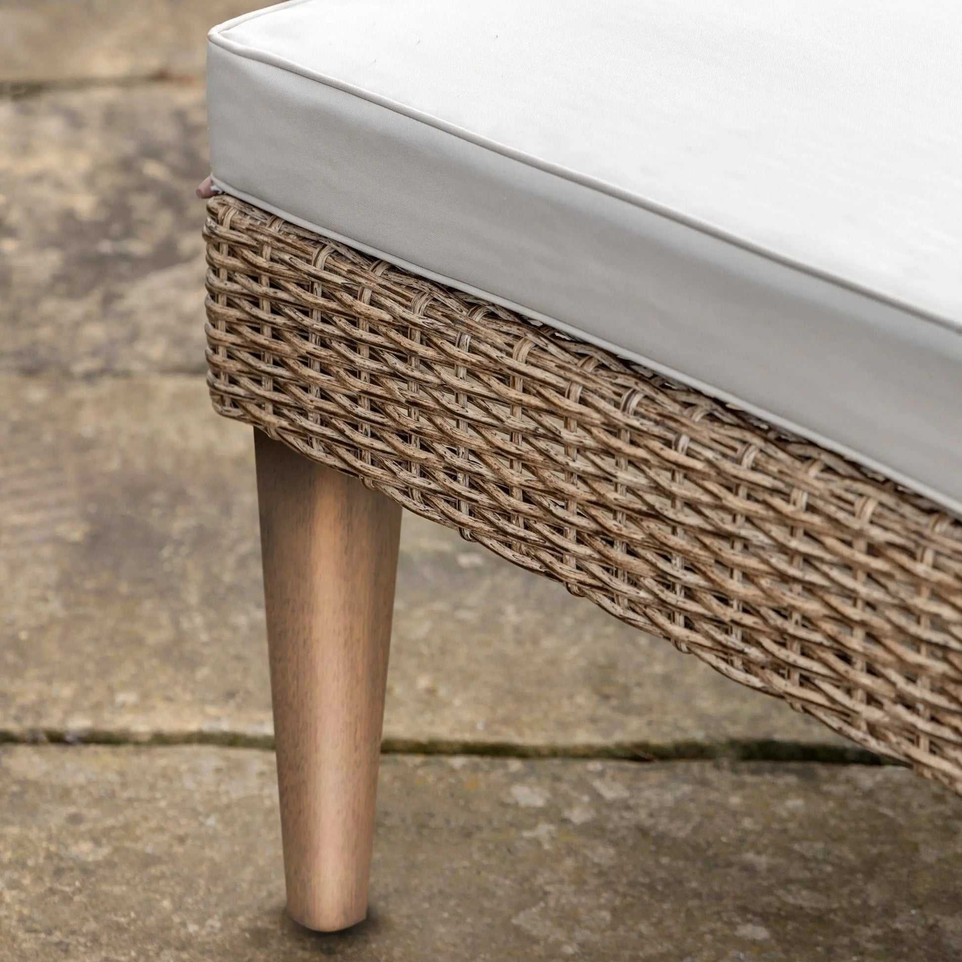 Avenza Lounger   Nicholas John Interiors