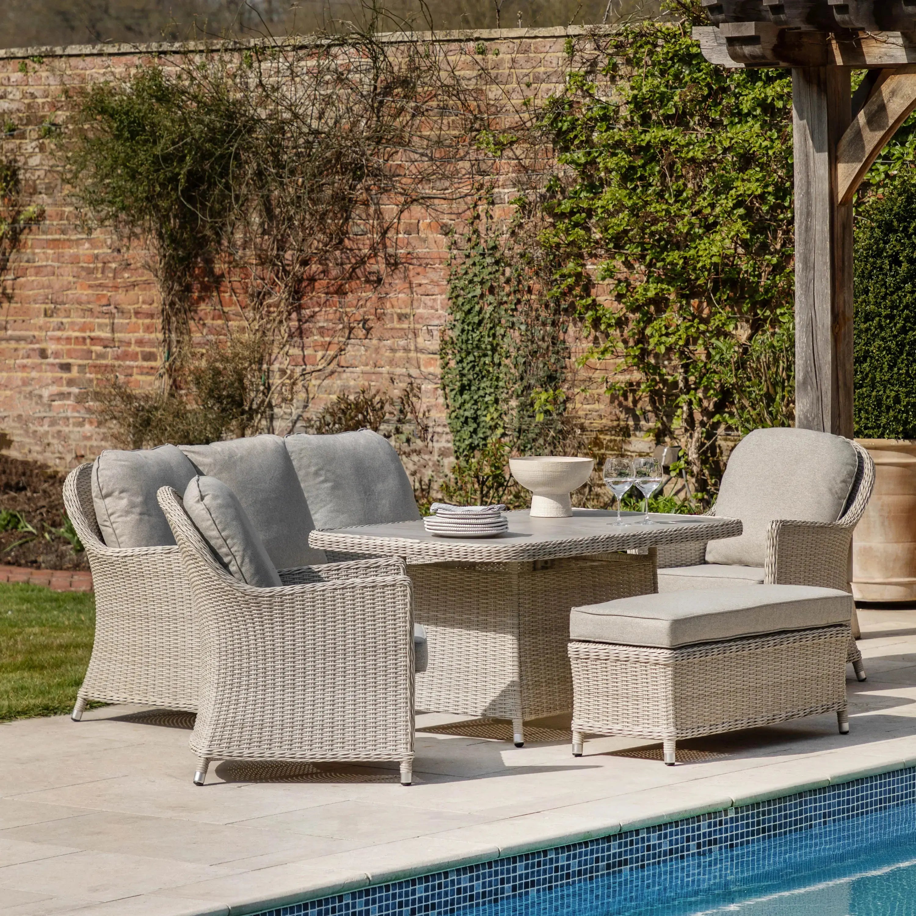 Holvane Rectangle Dining Set   Nicholas John Interiors