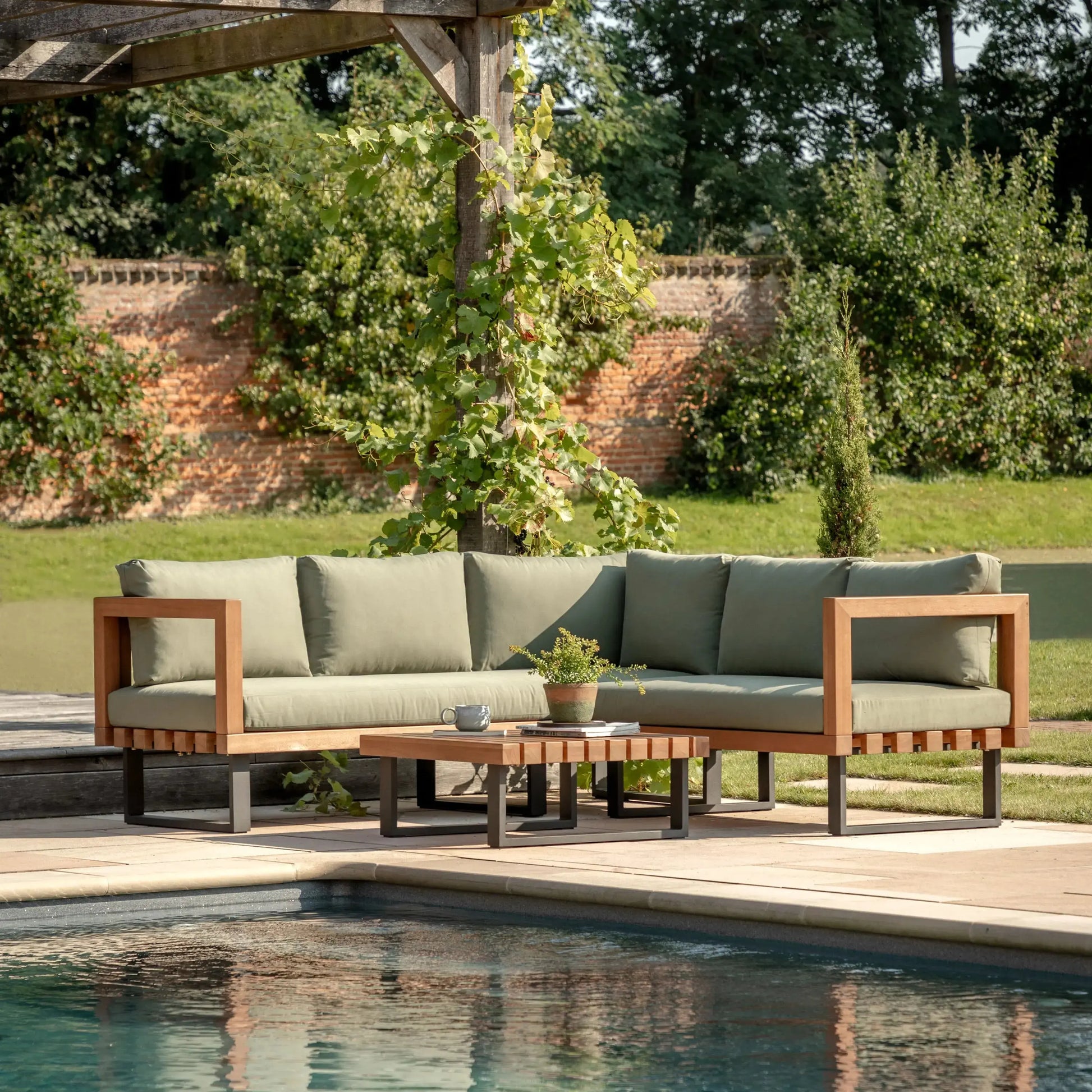 Oade Corner Sofa Set   Nicholas John Interiors