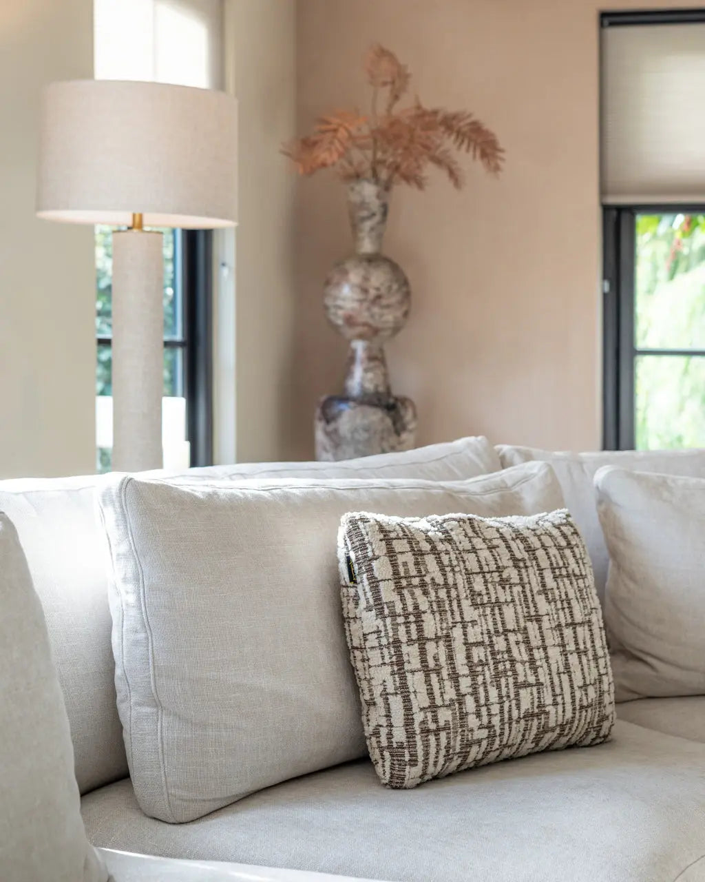 Vase Florry black/white   Nicholas John Interiors