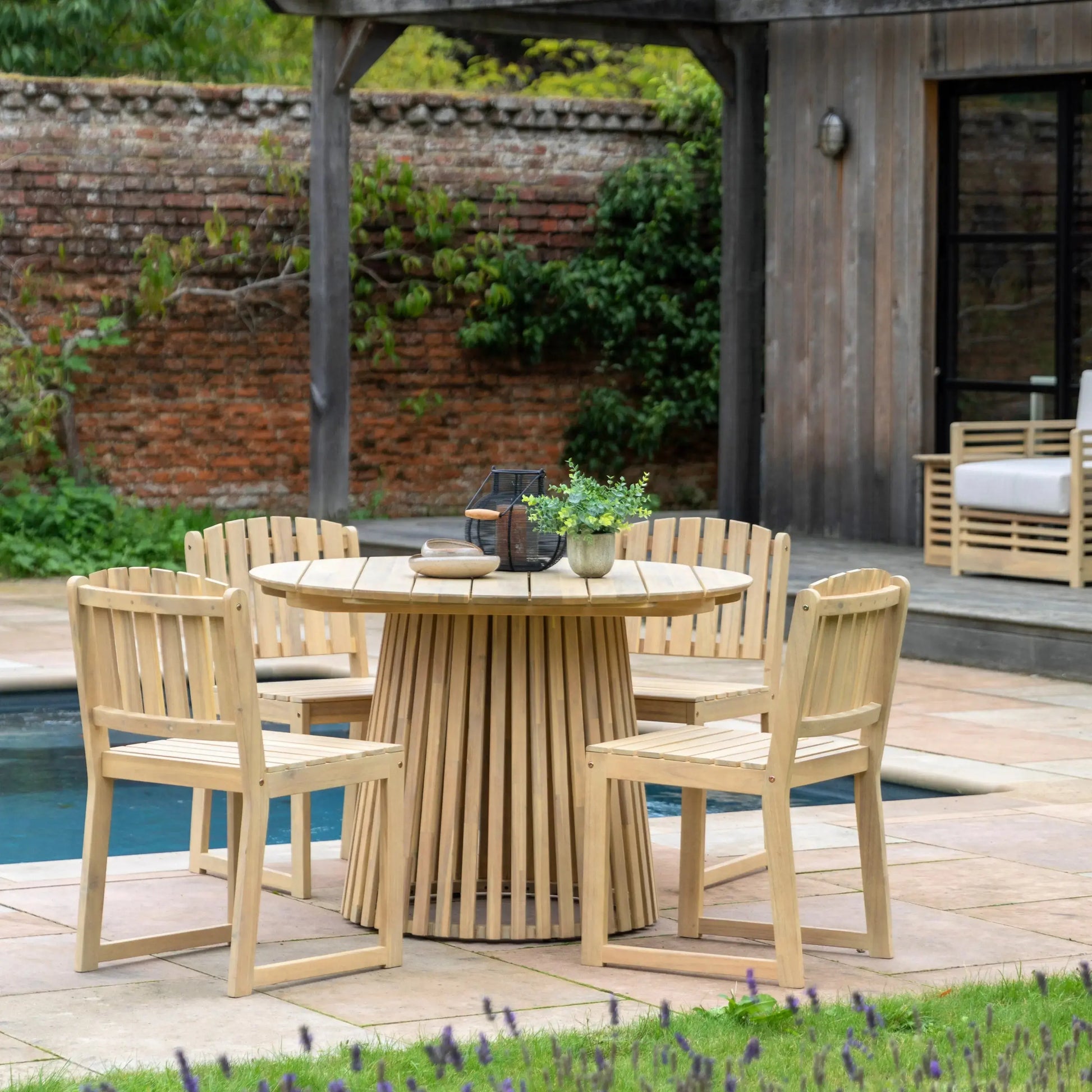Vialto Round Outdoor Dining Table 4 Seater   Nicholas John Interiors