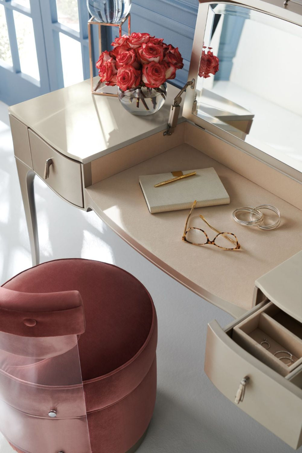 Caracole Kiss N Makeup Dressing Table