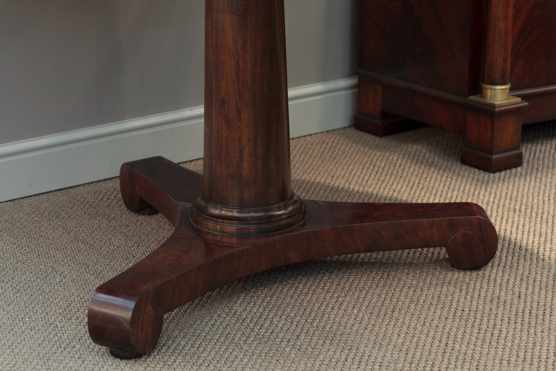 Jonathan Charles Round Dining Table Biedermeier Mahogany