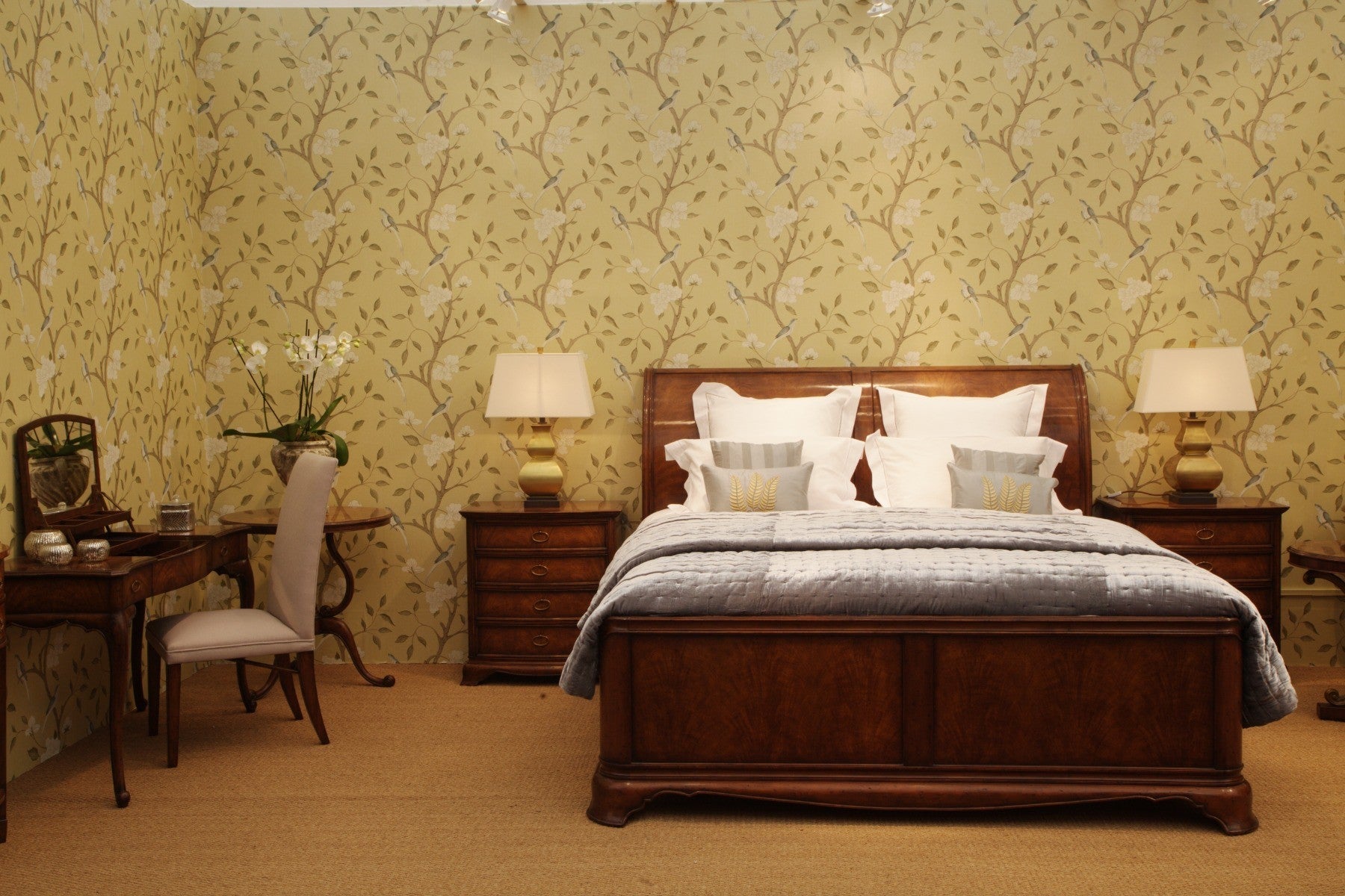 Jonathan Charles King Sleigh Bed Monarch